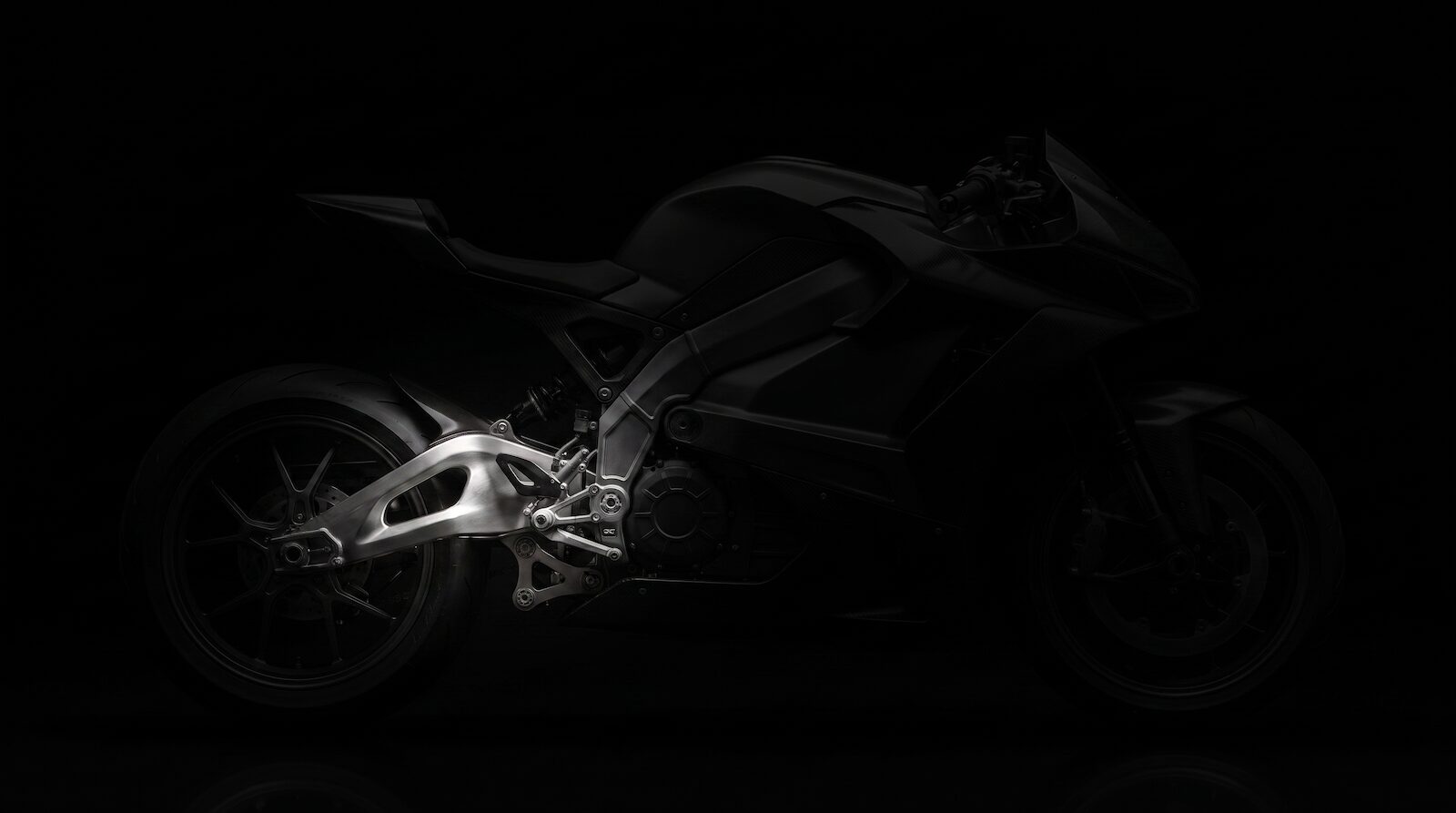The single-sided swingarm picked out by studio light